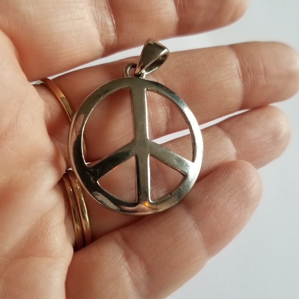 Relisted - Peace sign pendant silver tone metal hippie style - Picture 5 of 12